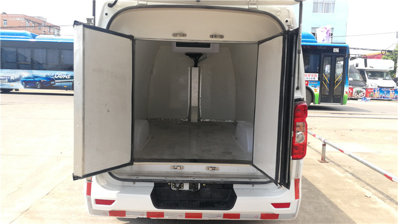 長安睿行面包冷藏車