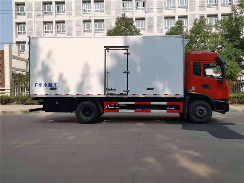 東風(fēng)天錦國(guó)六6米8冷藏車(chē)