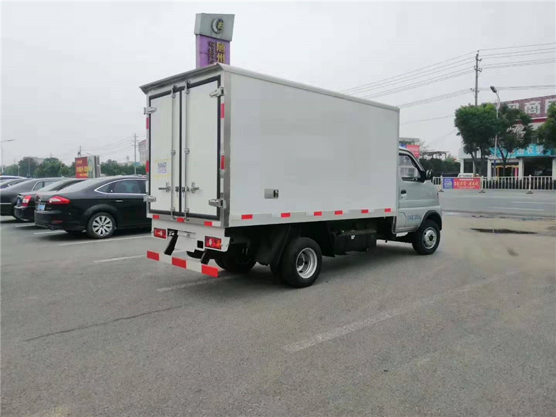 長安神騏國六3米2冷藏車 (4).jpg