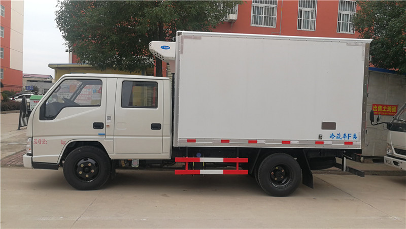 江鈴雙排3米2冷藏車