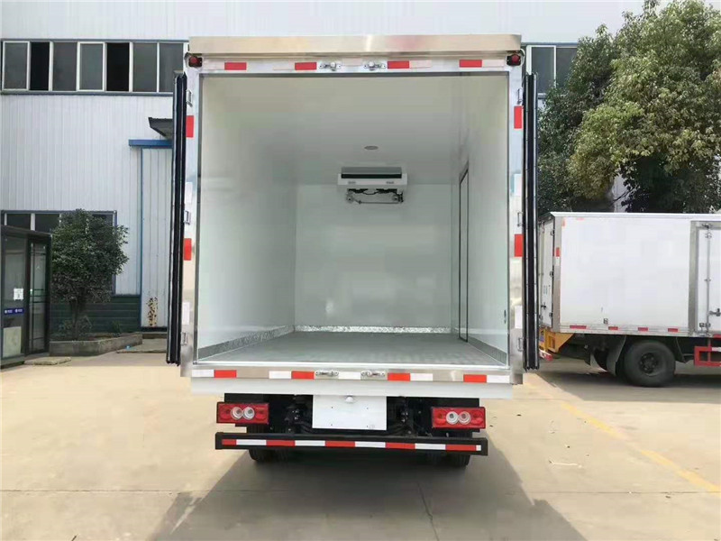 歐馬可國(guó)六4米2冷藏車(chē) (3).jpg