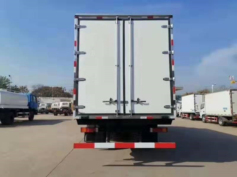 東風天錦6米8冷藏車