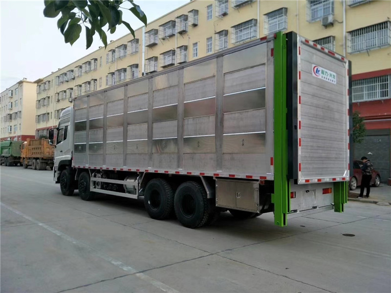 東風(fēng)天龍豬苗運輸車