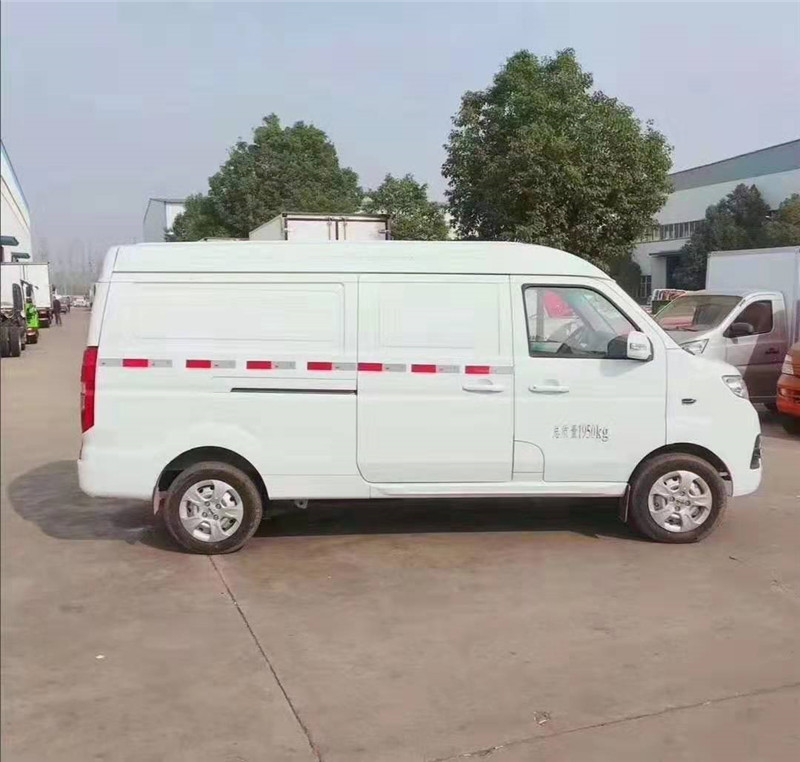 金杯國(guó)六小型面包冷藏車(chē)