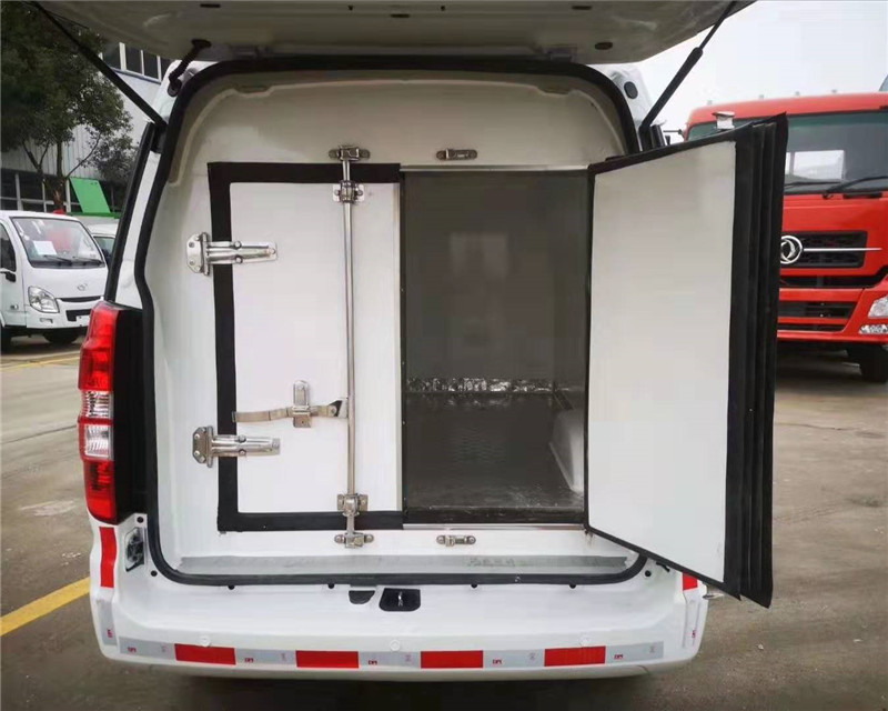 金杯X30國(guó)六面包冷藏車(chē)