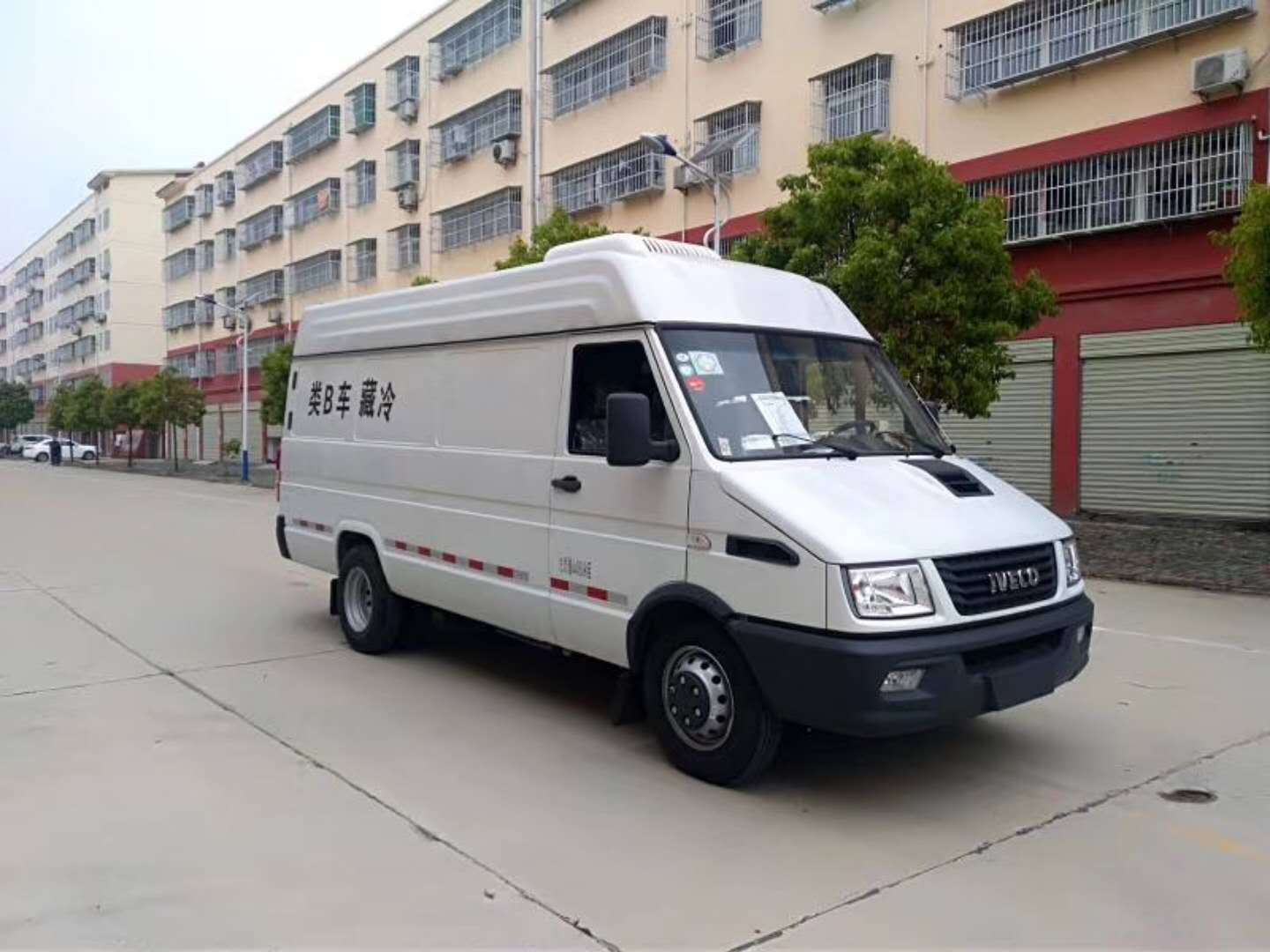 依維柯后雙輪8.4方面包 依維柯后雙輪8.4方面包